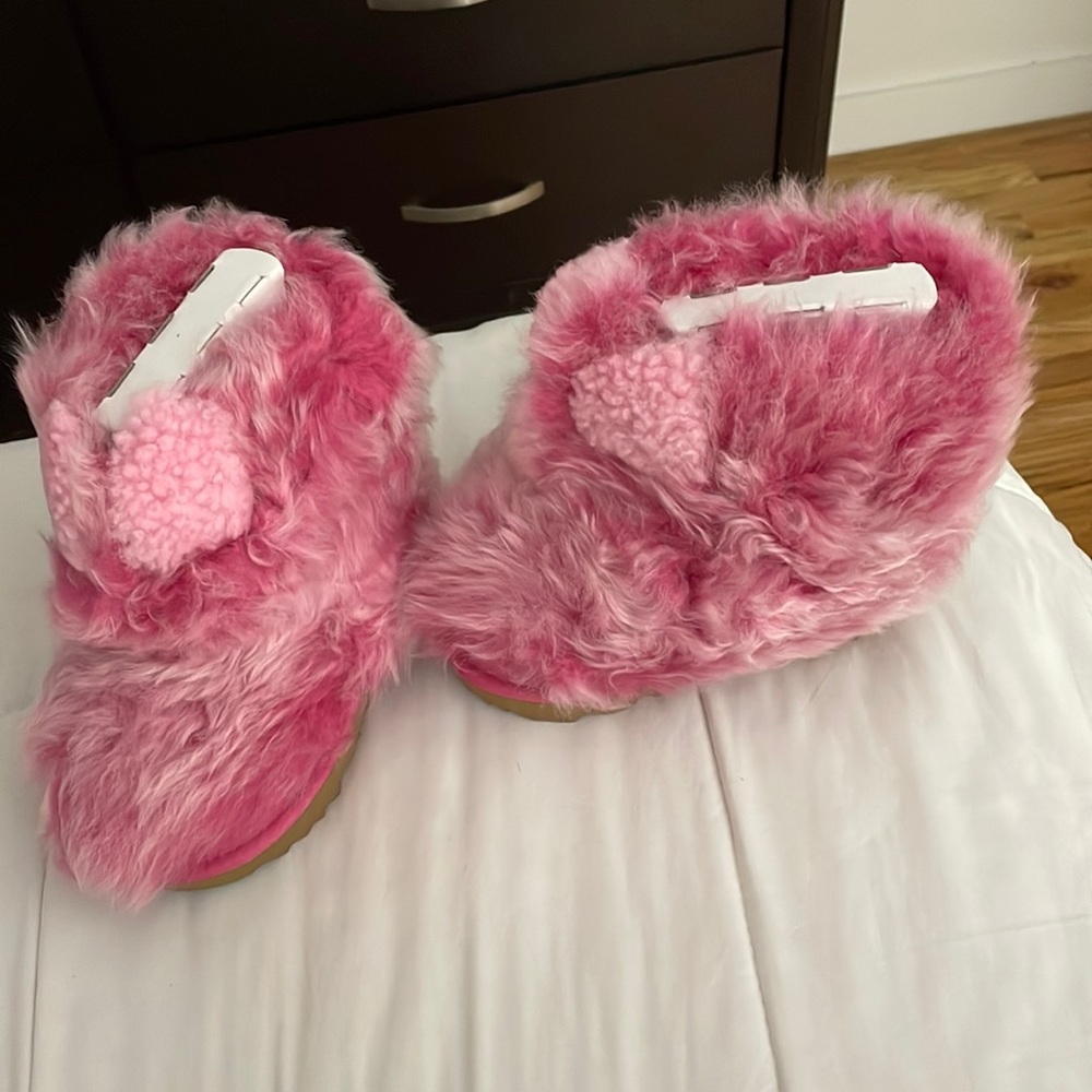Kids pink Ugg boots